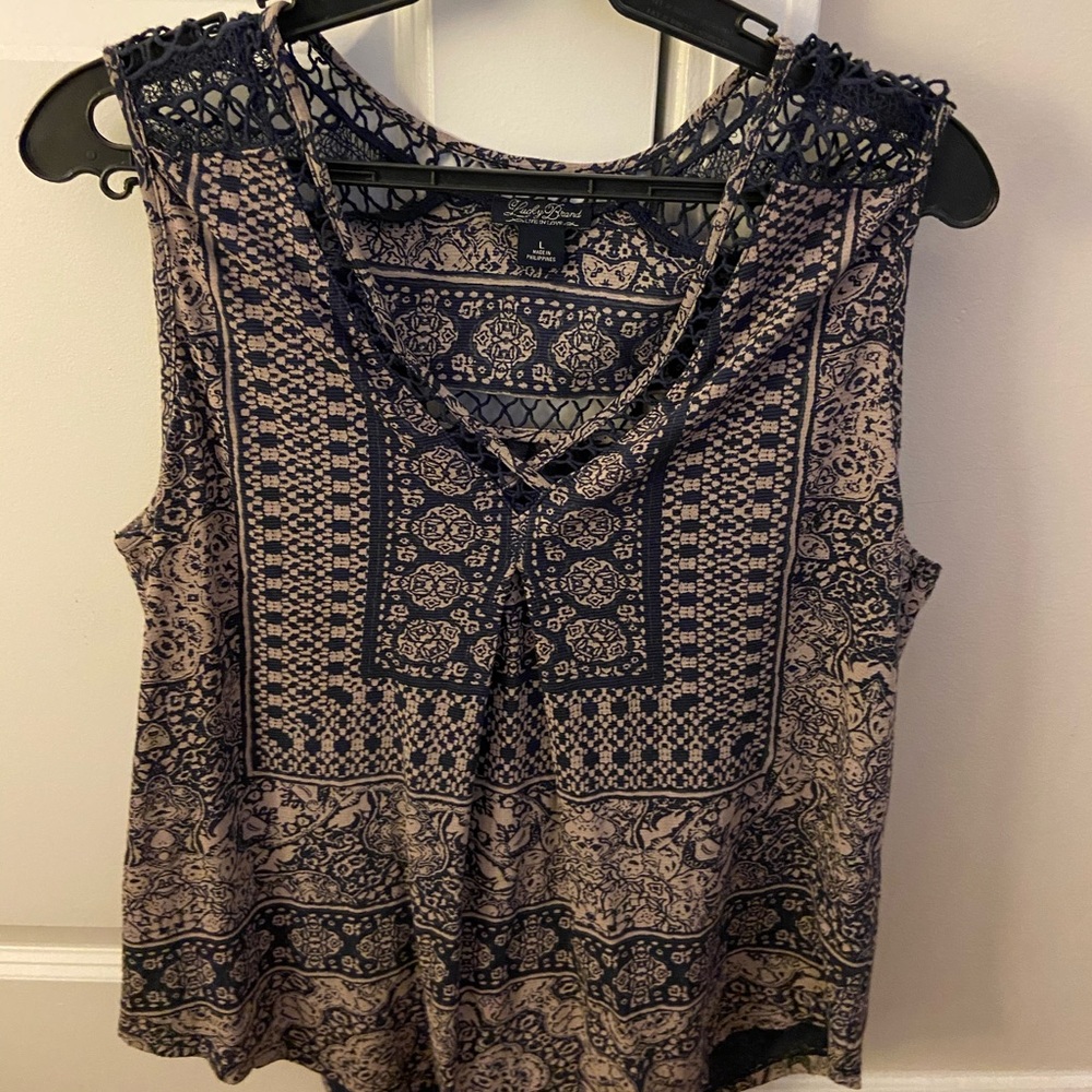 Patterned top